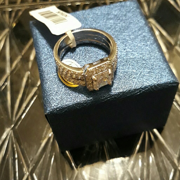 SIMULATED SILVERTONE SET OF RINGS - Picture 4 of 7